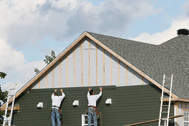 Professional Siding Installation technician working in Ward, SC